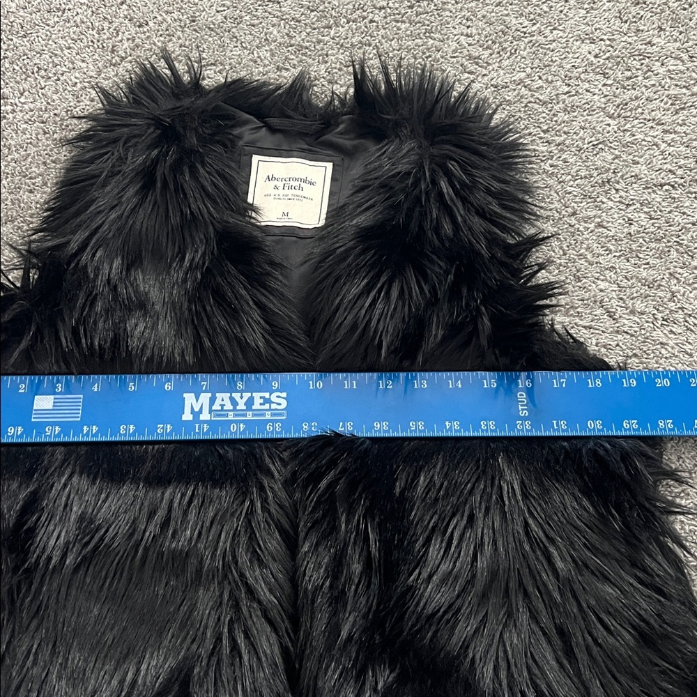 Y2K Abercrombie & Fitch Soft Faux Fur Glamour Black Women’s Vest - Size M - Picture 6 of 7